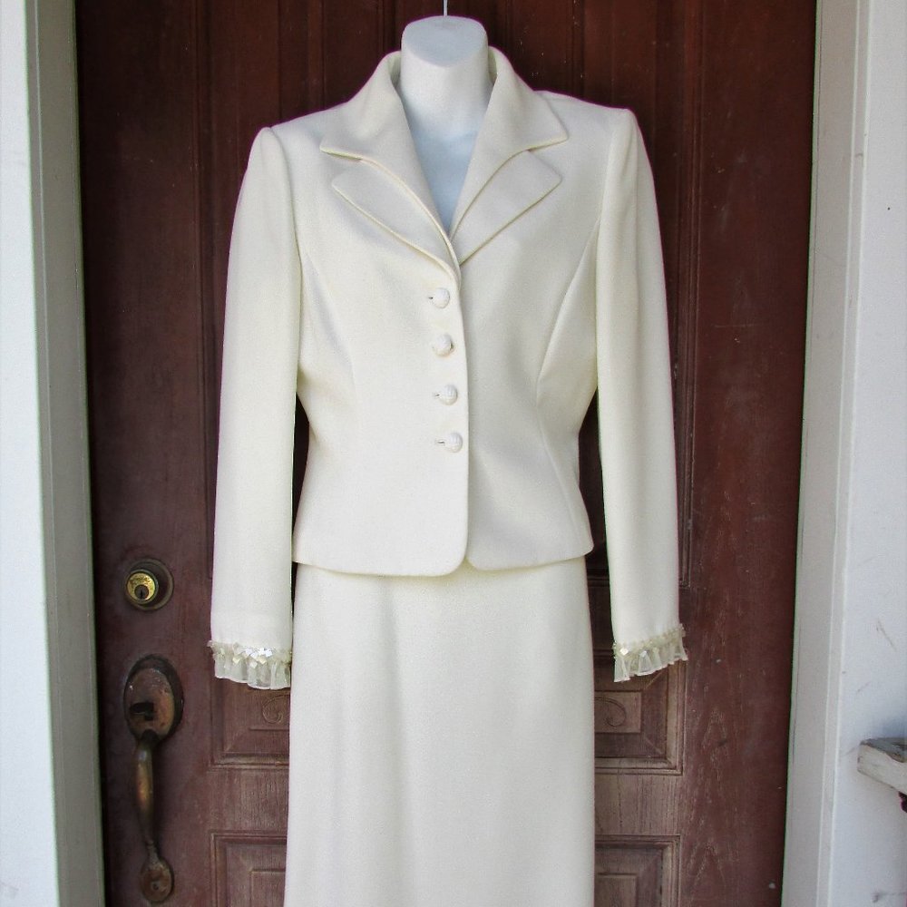 Tahari Arthur S Levine 2 Piece Skirt Suit 8